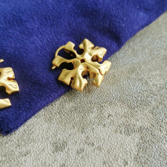 Tory Burch Roxanne Gold Oversized Hidden Earrings - Picture 3 of 4